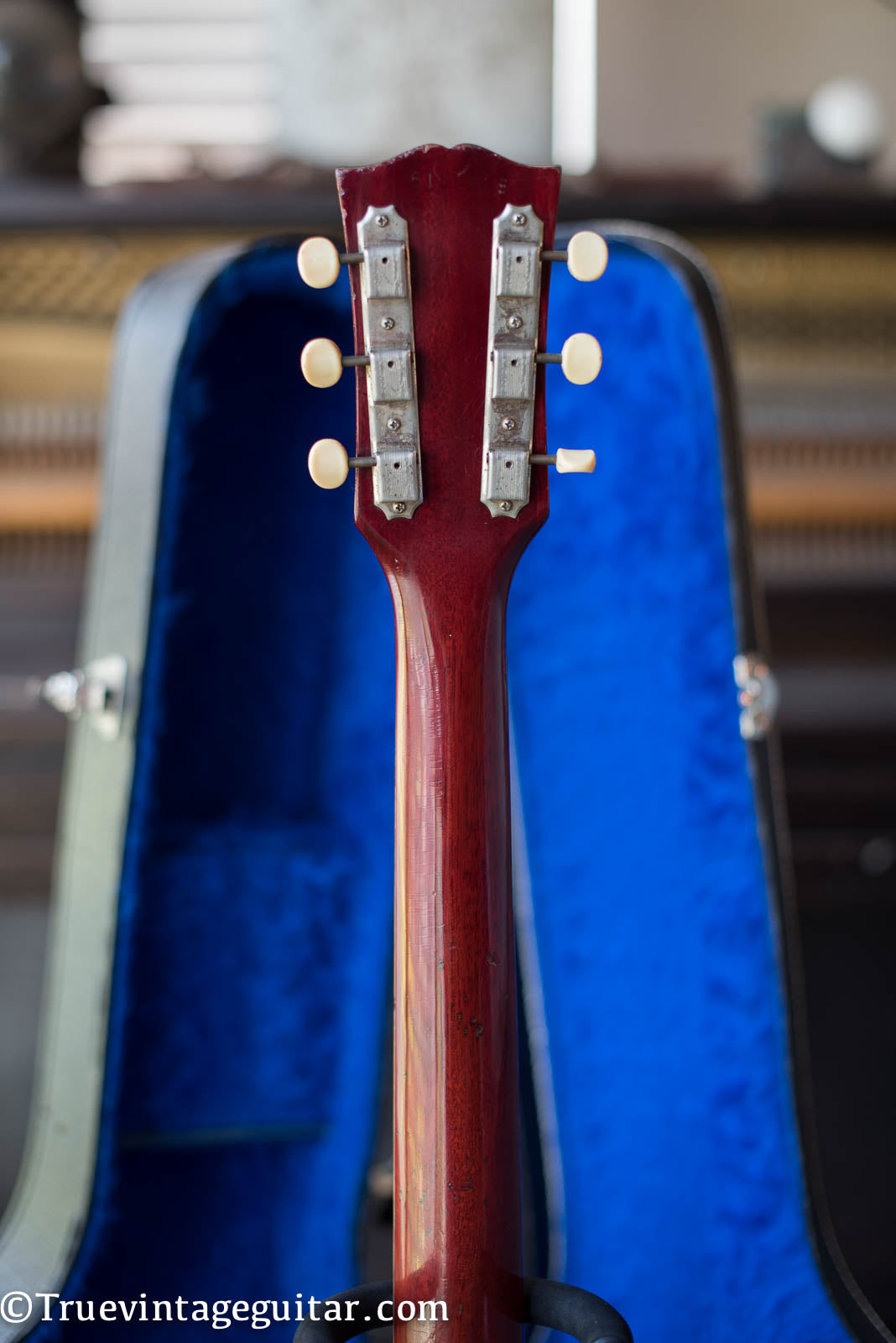 Double line Kluson tuners, 1965 Gibson SG Special guitar