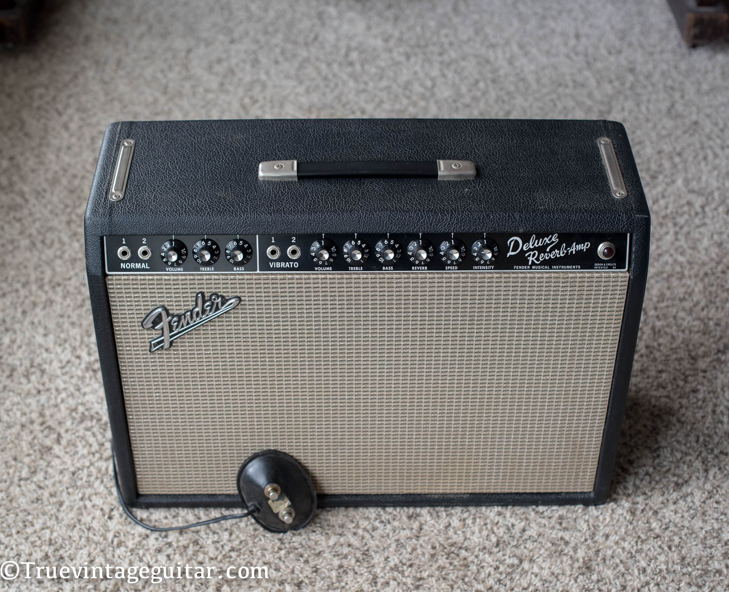 Vintage 1966 Fender Deluxe Reverb guitar amp black