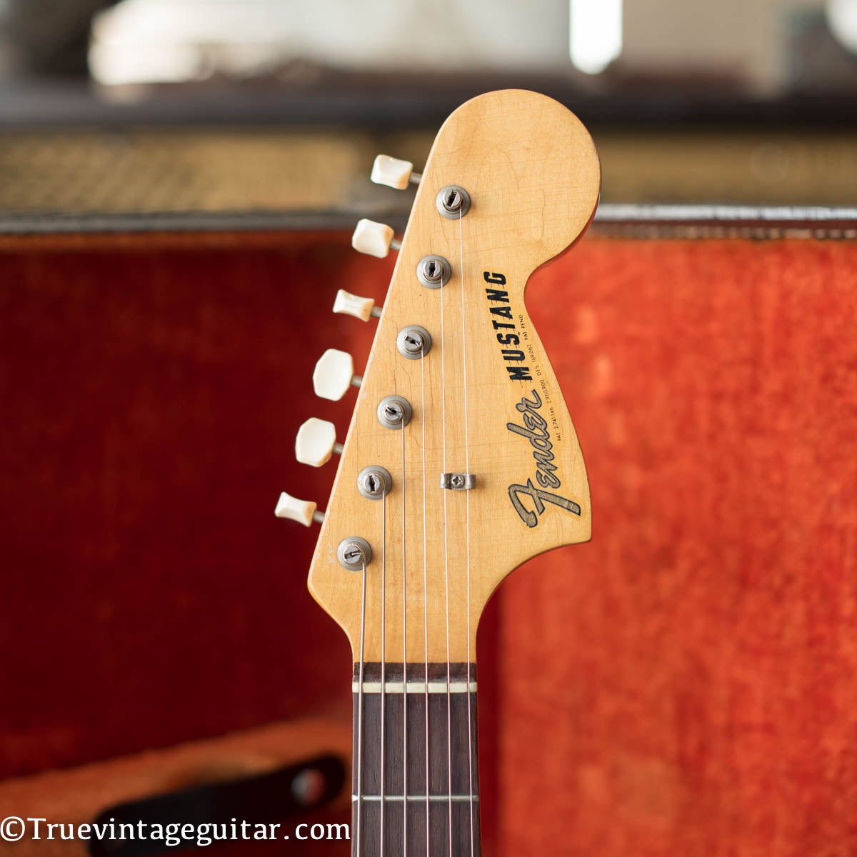 Fender Mustang headstock vintage 1966