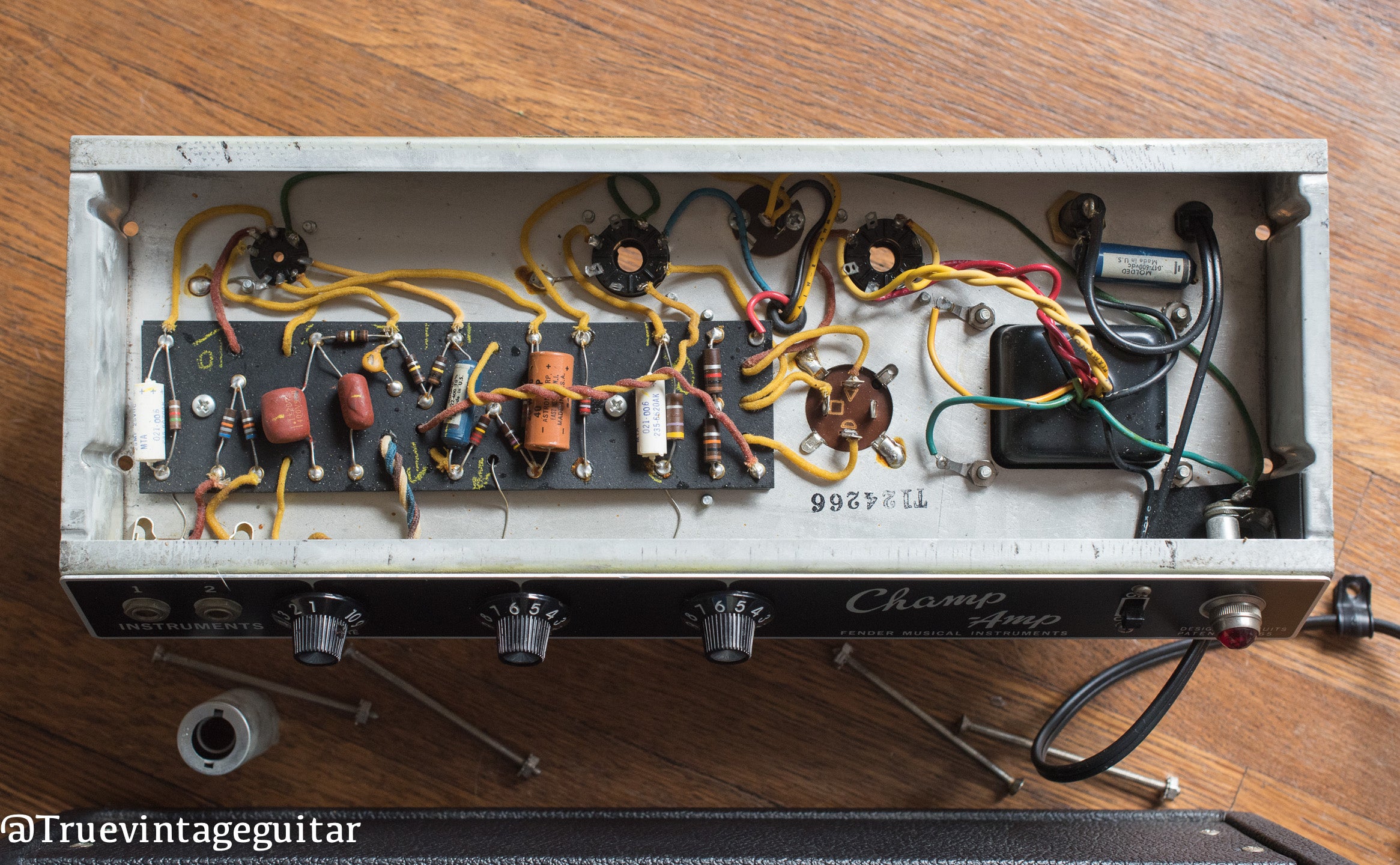 Chassis, circuit, vintage 1966 Fender Champ amp