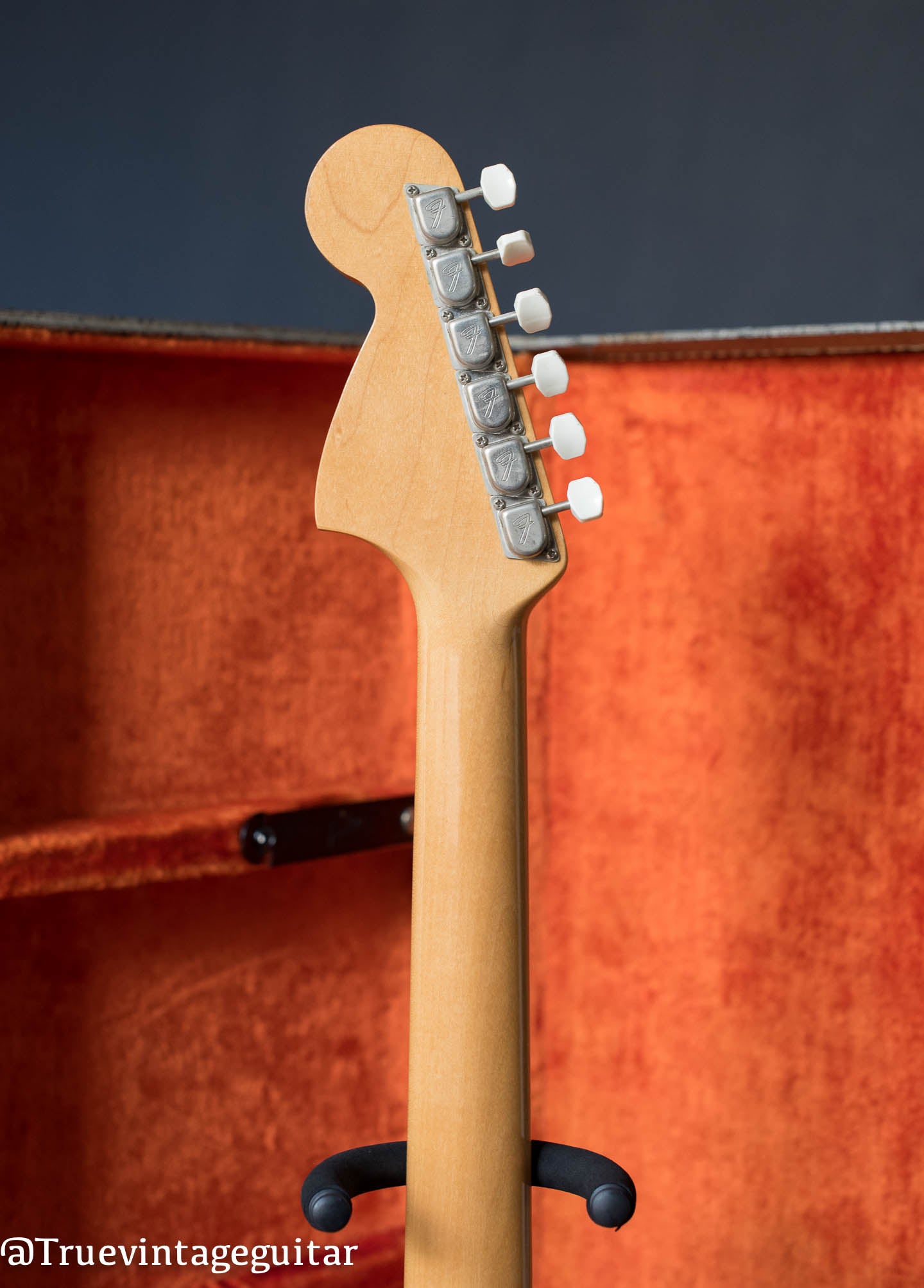 Fender Mustang F logo tuners vintage 1966