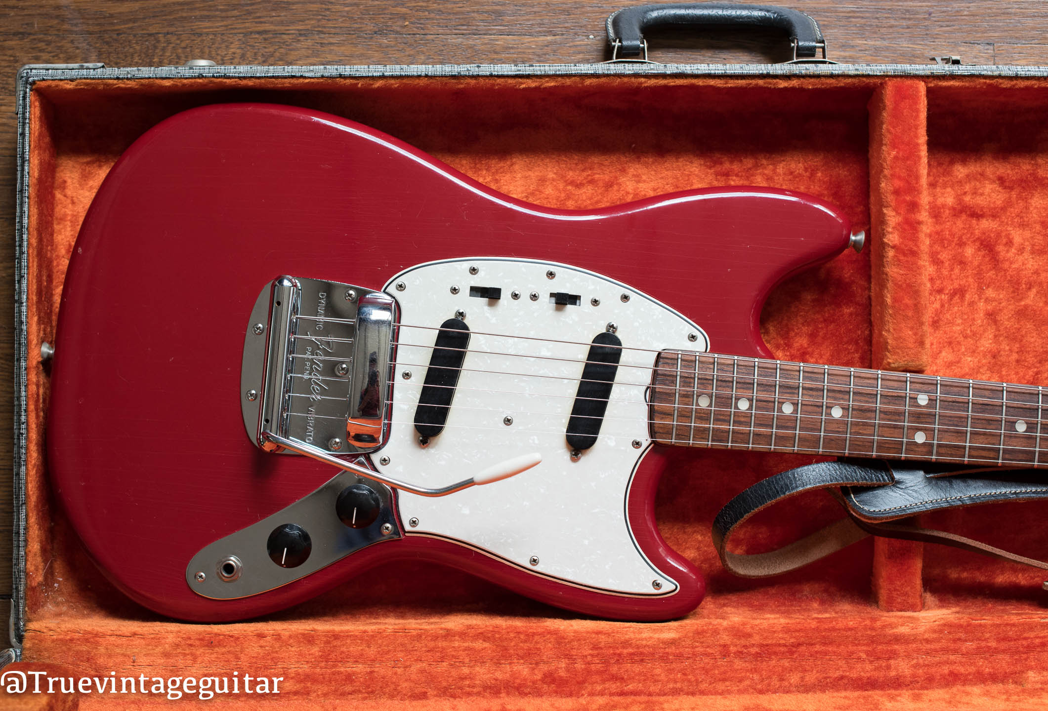 Fender Mustang vintage 1966 Red guitar