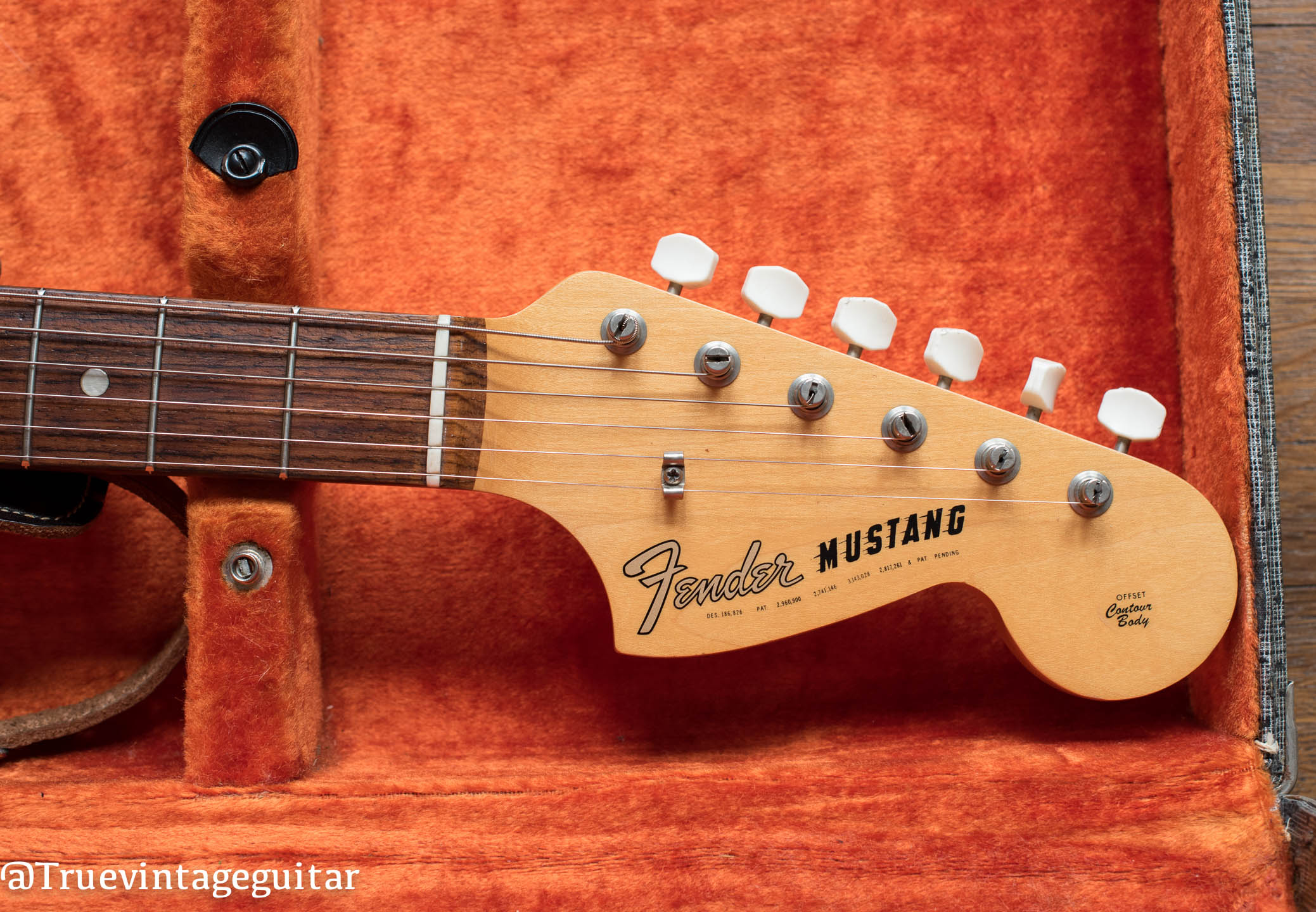 Fender Mustang headstock vintage 1966