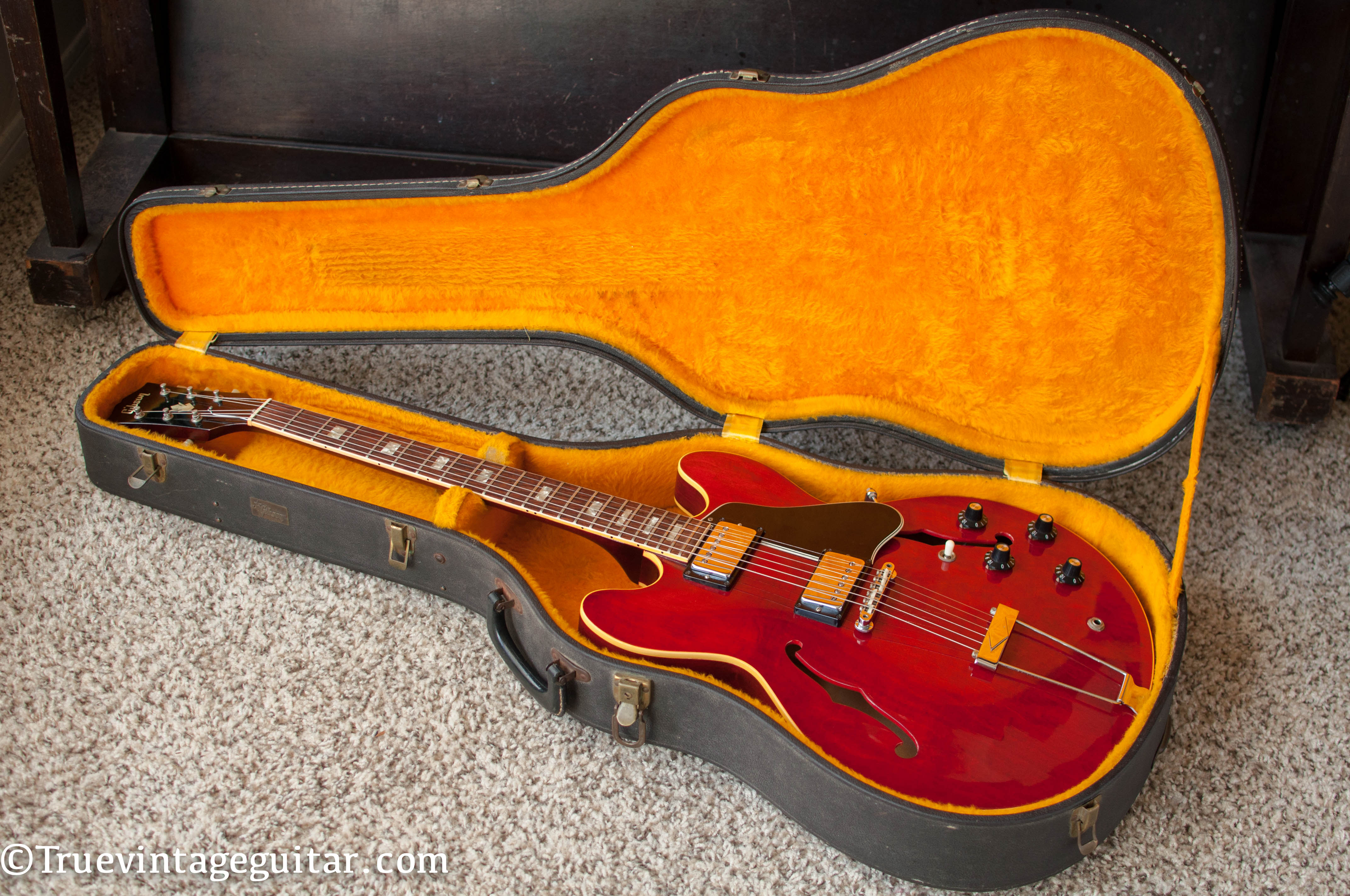 Vintage 1967 Gibson ES-335 Cherry red electric guitar