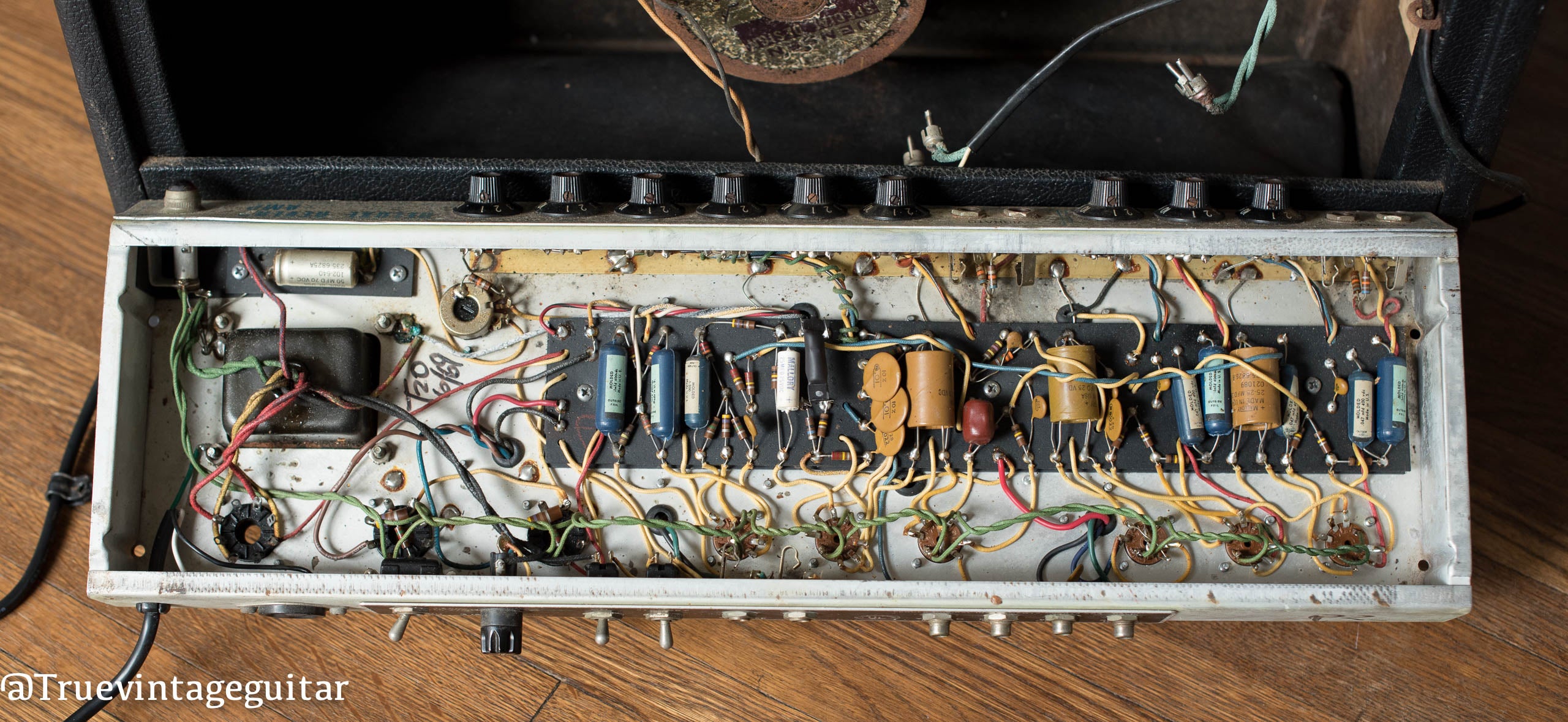 1969 Fender Deluxe Reverb Amp, inside chassis, circuit, cloth wiring