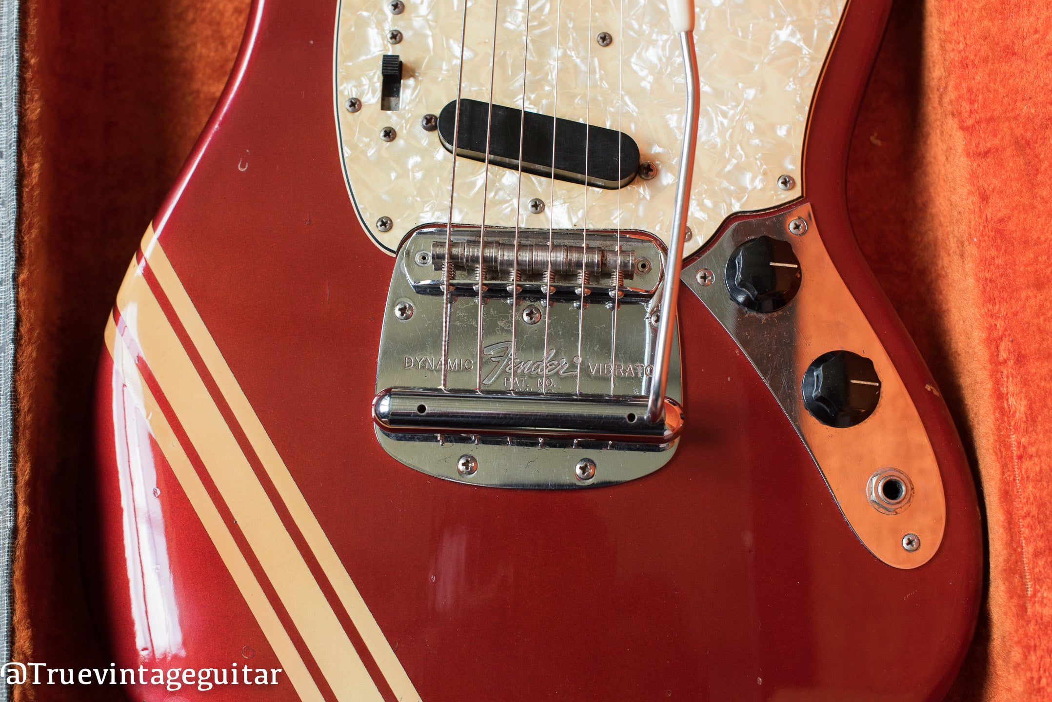 Fender Dynamic Vibrato 1969 Fender Mustang bridge