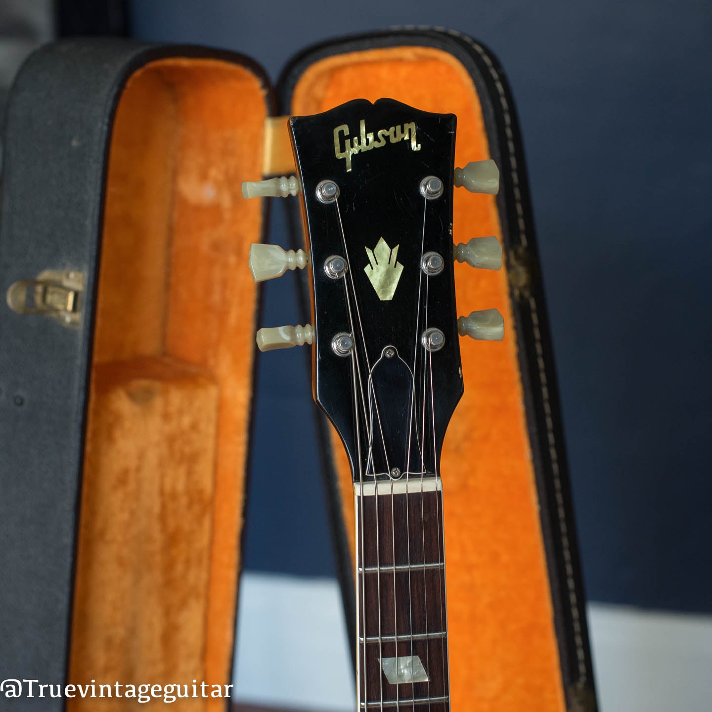 Headstock, block Gibson logo, Vintage 1969 Gibson ES-335 td electric guitar