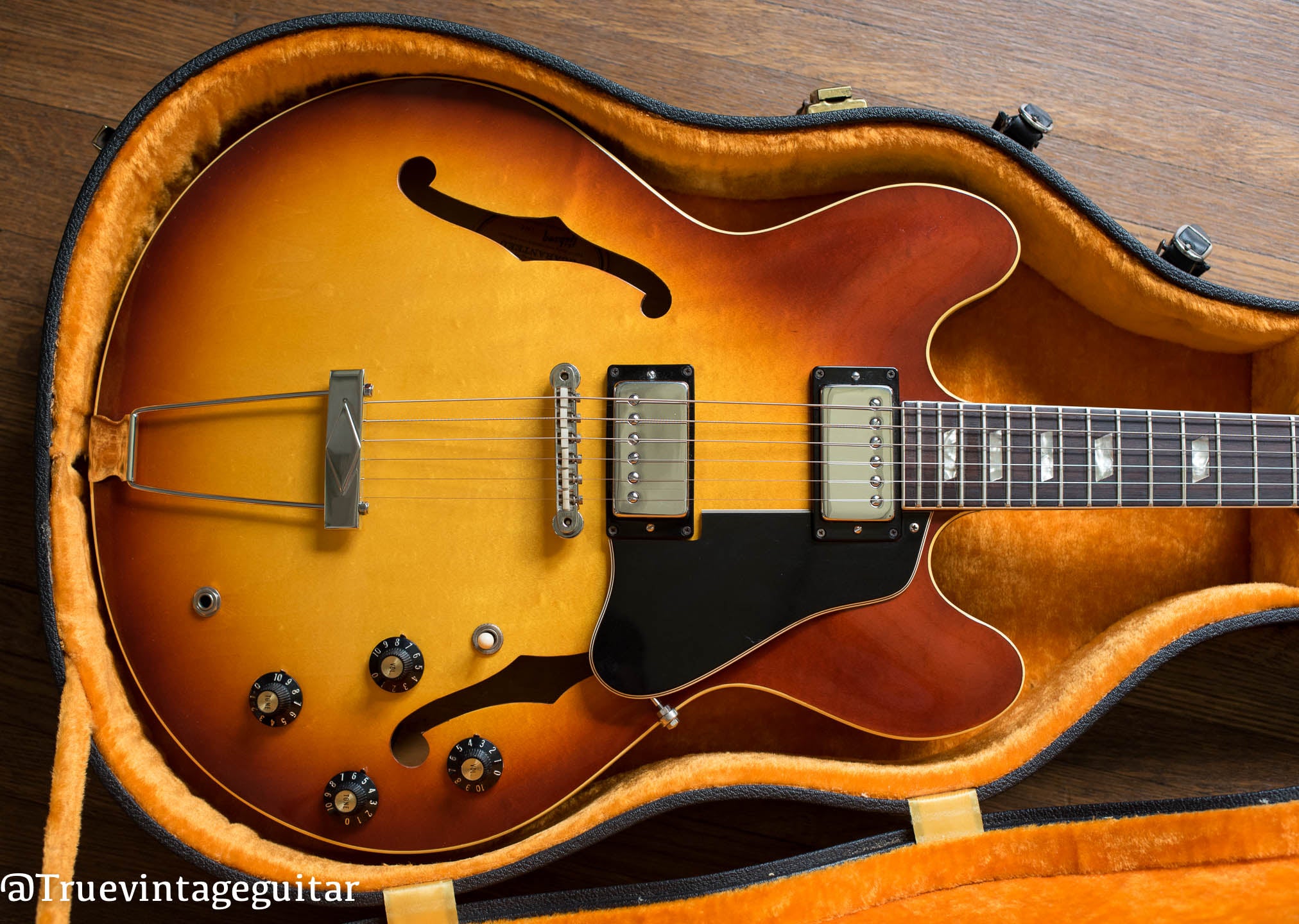 Vintage 1969 Gibson ES-335 td electric guitar in original hardshell case