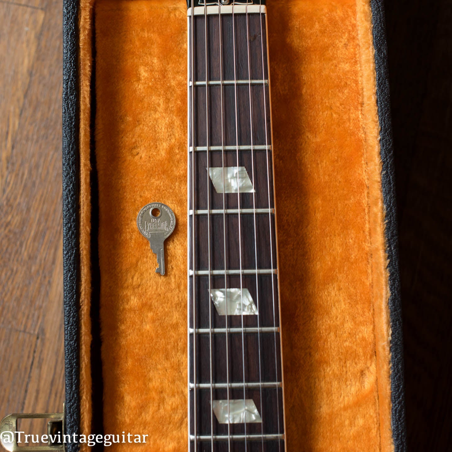 Special parallelogram fretboard inlays, Vintage 1969 Gibson ES-335 td electric guitar