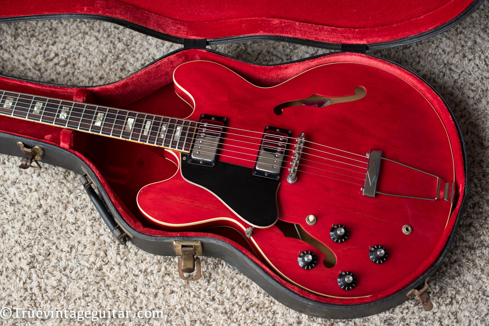 Left handed Gibson ES-335 vintage 1973 Cherry red