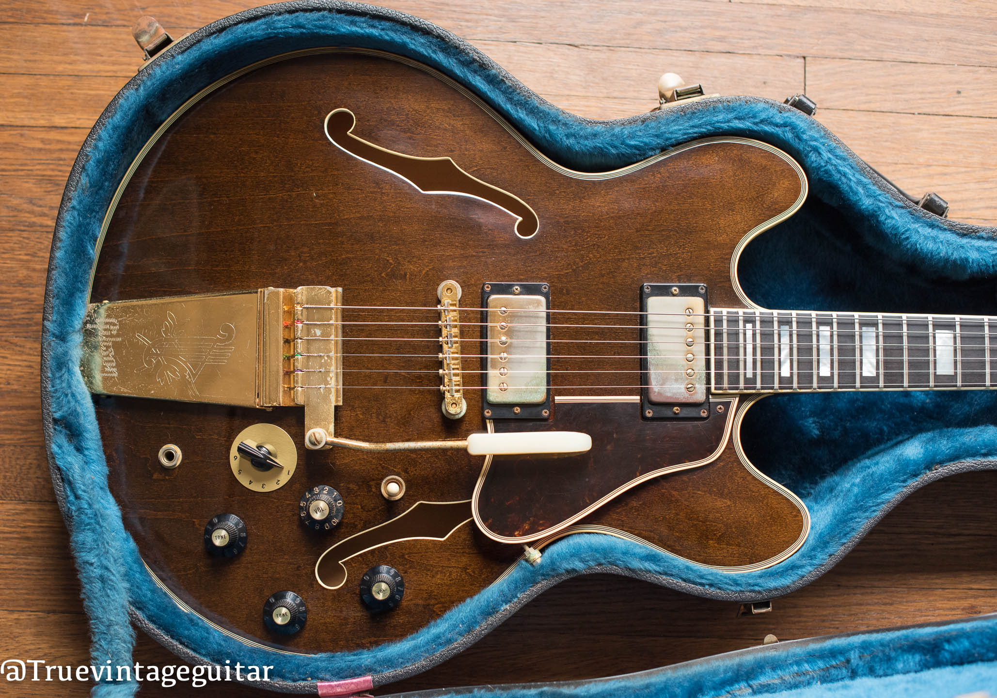 where to sell vintage Gibson guitars