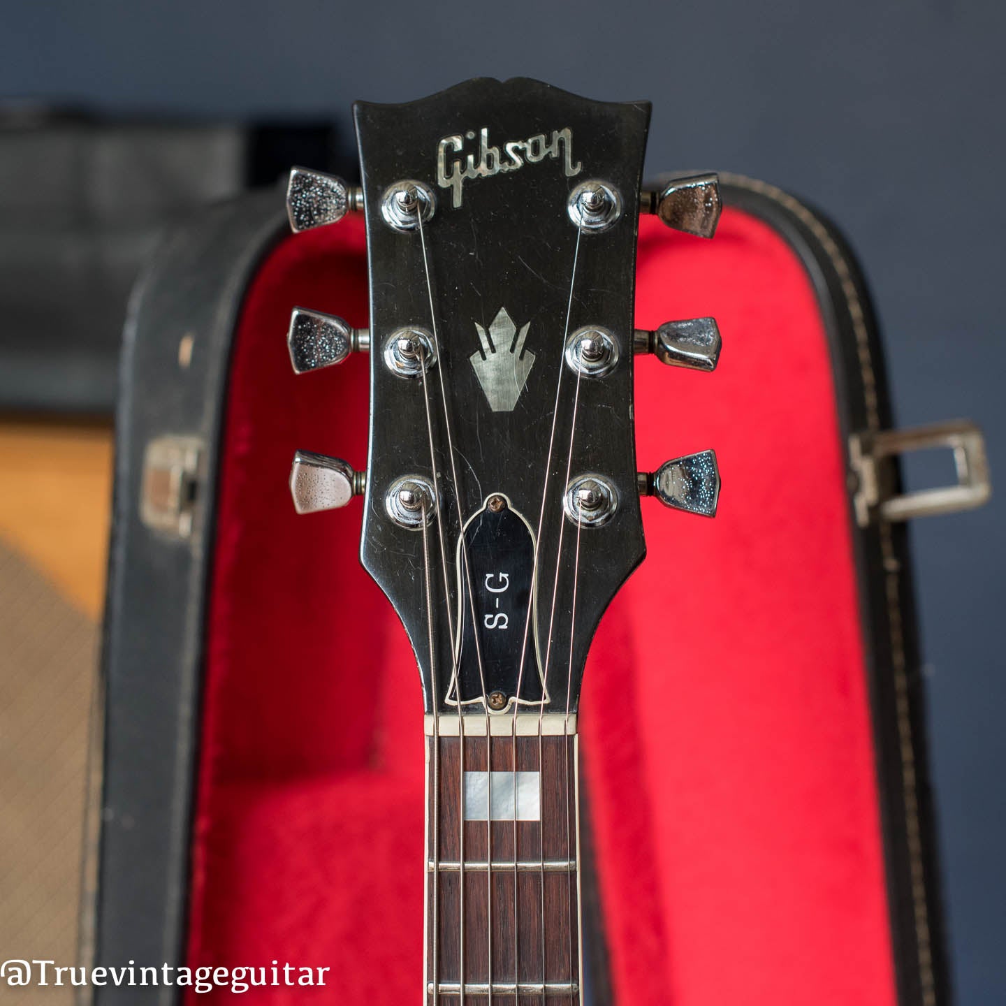 Gibson SG guitar headstock 1977