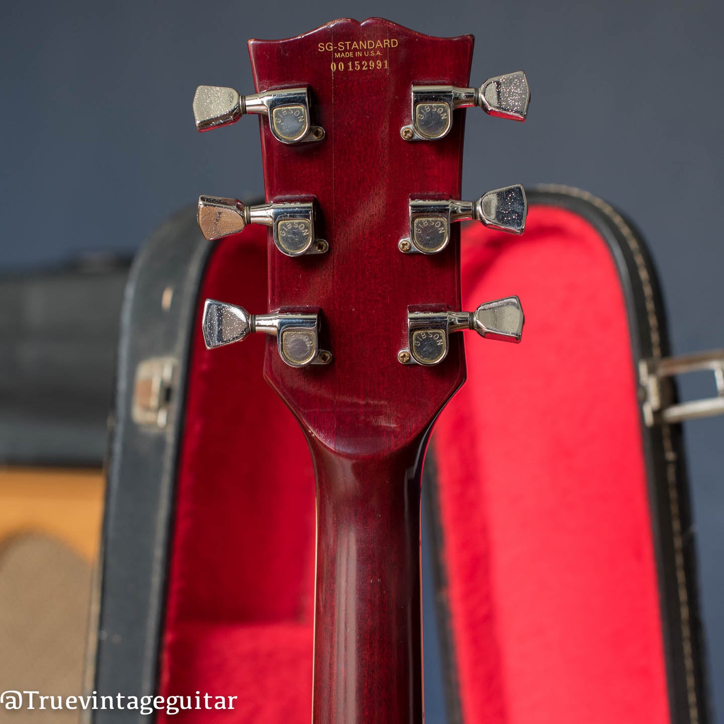 Gibson SG standard headstock, tuners