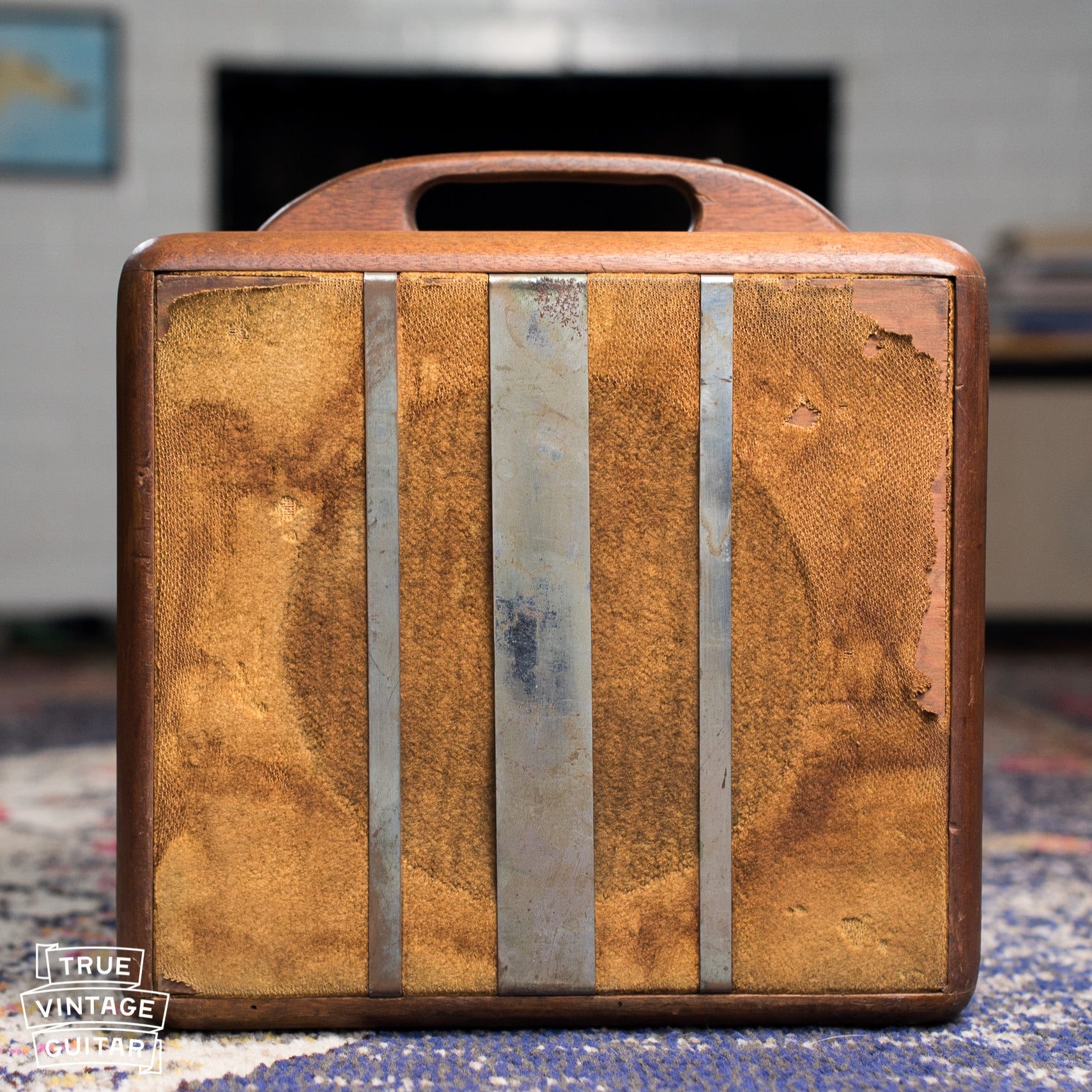 Vintage 1946 Fender Deluxe guitar Amplifier, woody, Walnut cabinet with gold grill cloth