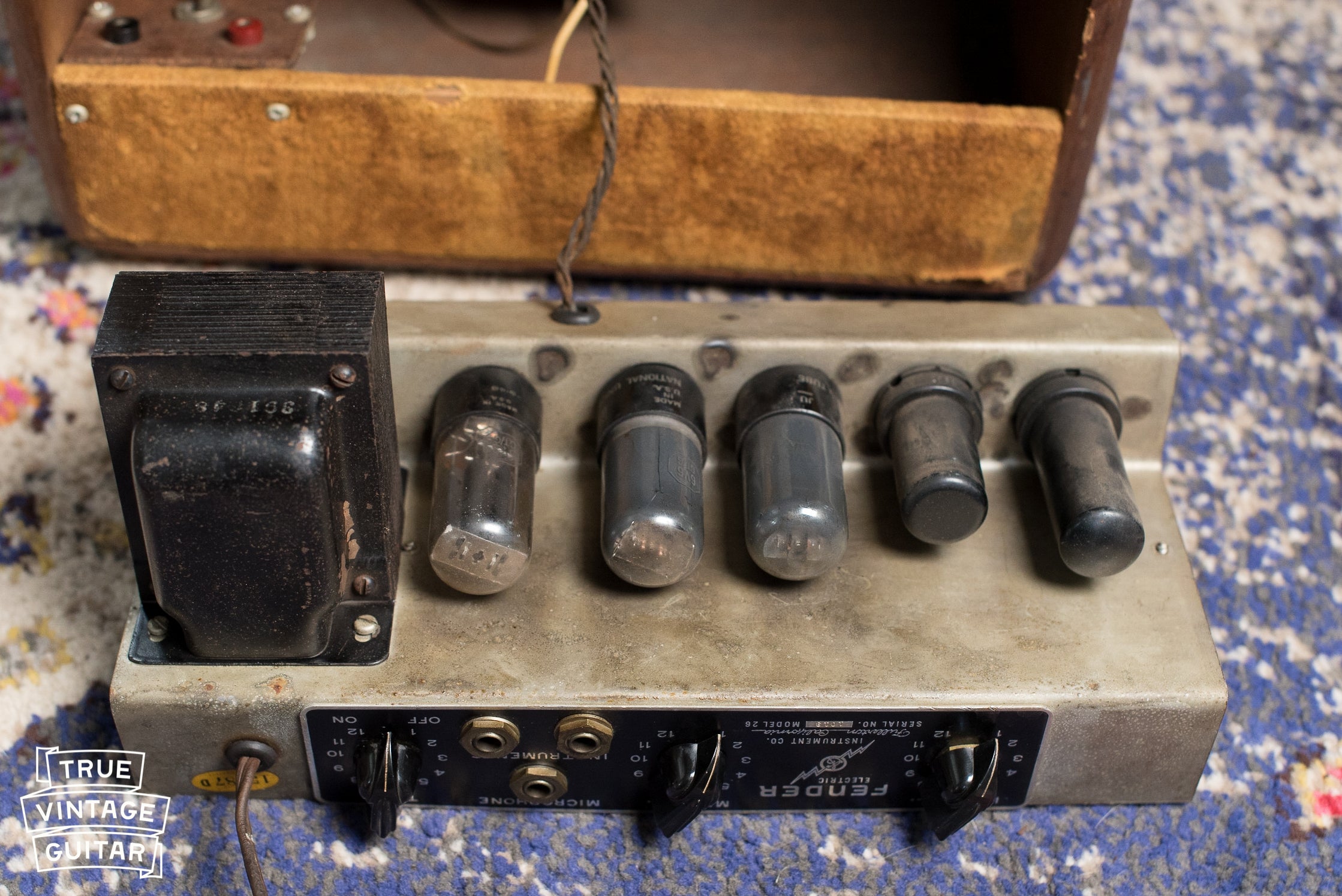 Transformers, tubes, Vintage 1946 Fender Deluxe guitar Amplifier, woody, Walnut cabinet with gold grill cloth