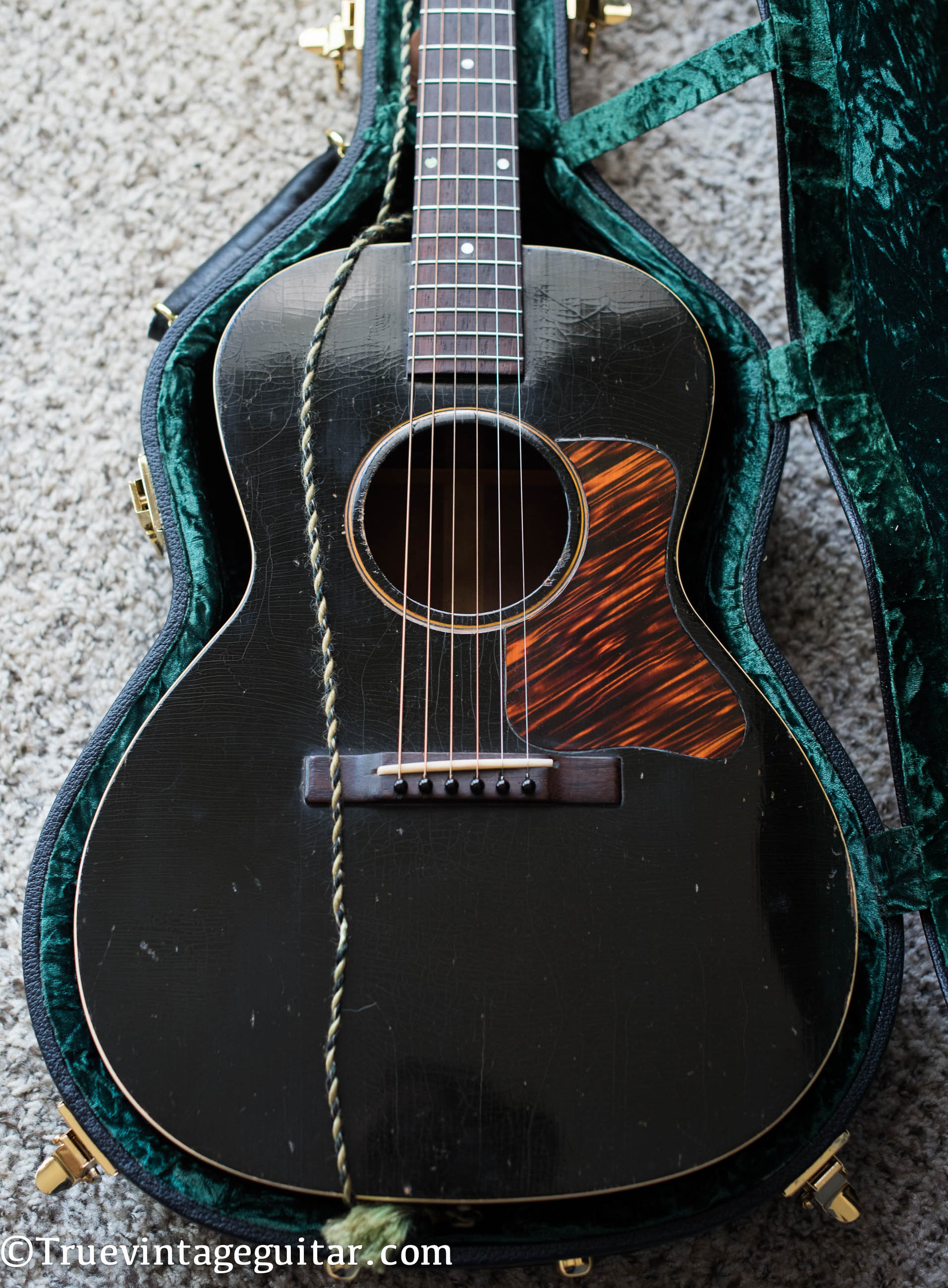 Gibson guitar Black vintage 1930s