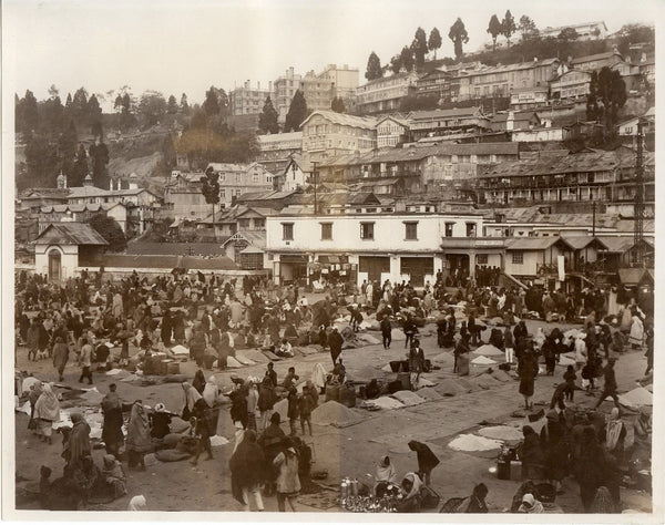 The local bazaar in Darjeeling town. 