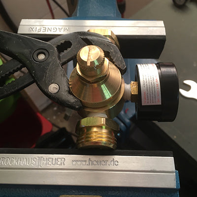 Open the Watts LFH560 water pressure regulator