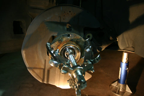 Three-jaw puller pulling the hub out.