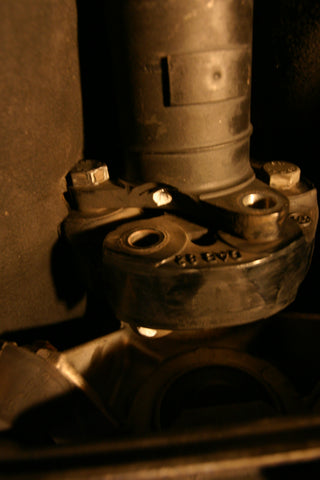 Paint markings used to align the guibo and the driveshaft flange.