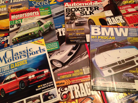 Assorted magazines.
