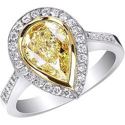 Pear shaped diamond ring yellow gold