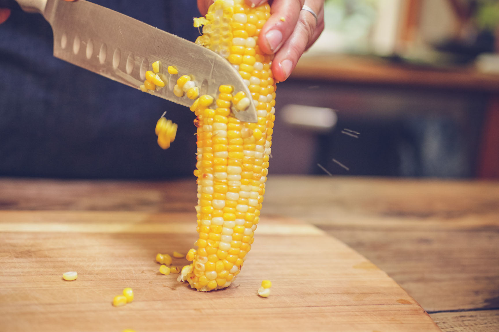 slice corn off the cob