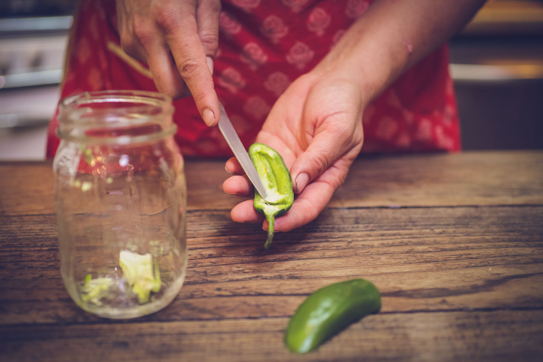 remove seeds from jalapeno