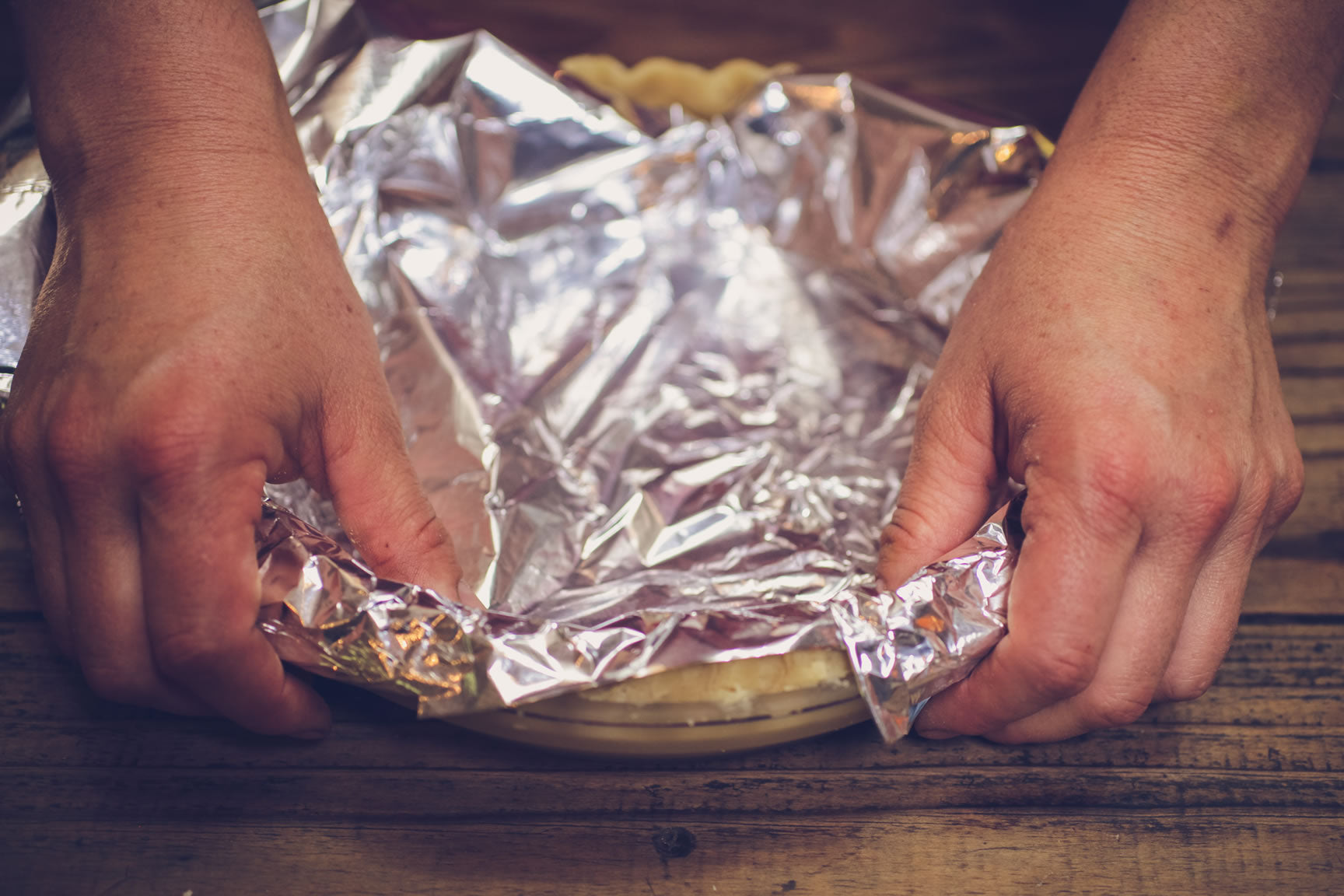 line pie crust with foil