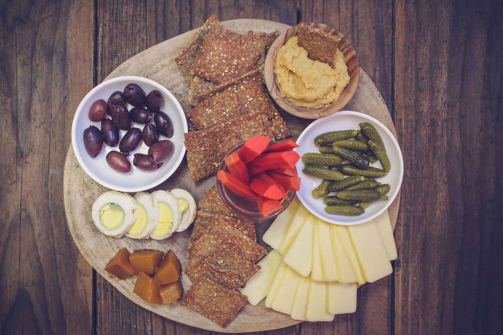 cheese plate with rye crackers