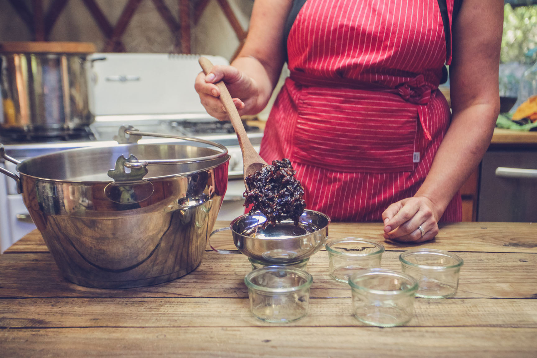 ladle into sterilized jars