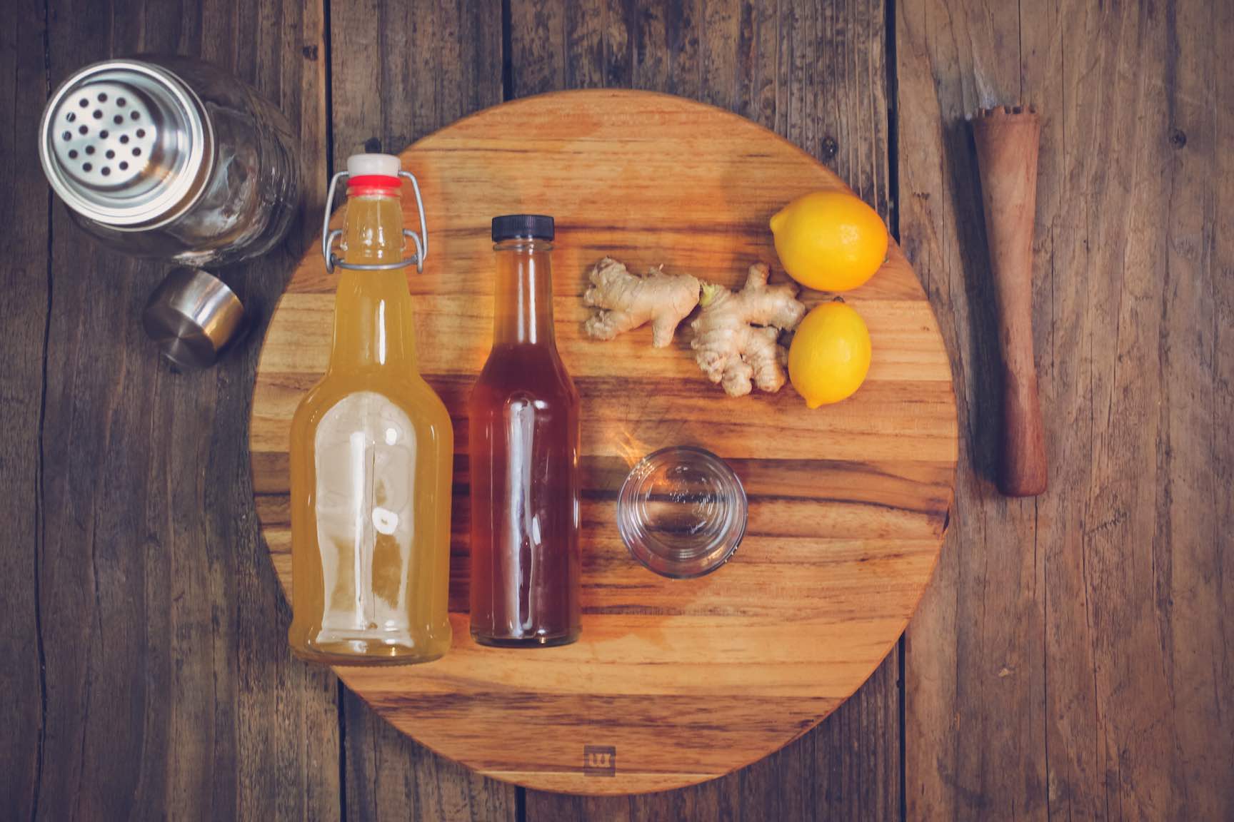 kombucha cocktail with ginger and lemon