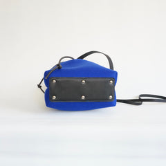 bucket bag, felt bag, zipperbag, blue, studiorowold, rowold, emmer tas, vilt tas, blauw, bottom view