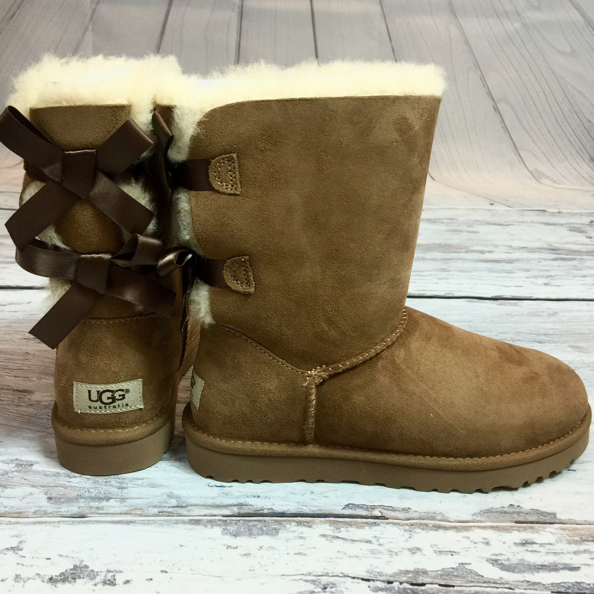 uggs bailey bow short