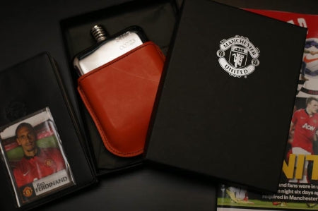 Manchester United SWIG Hip Flask Gift Set (available at www.swigflasks.com)