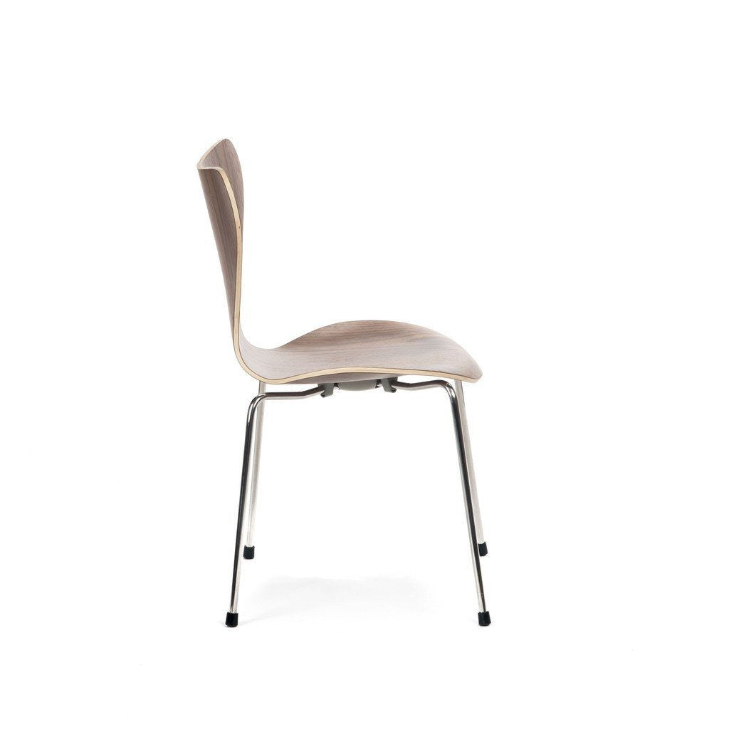 Jacobsen Series 7 Chair in walnut