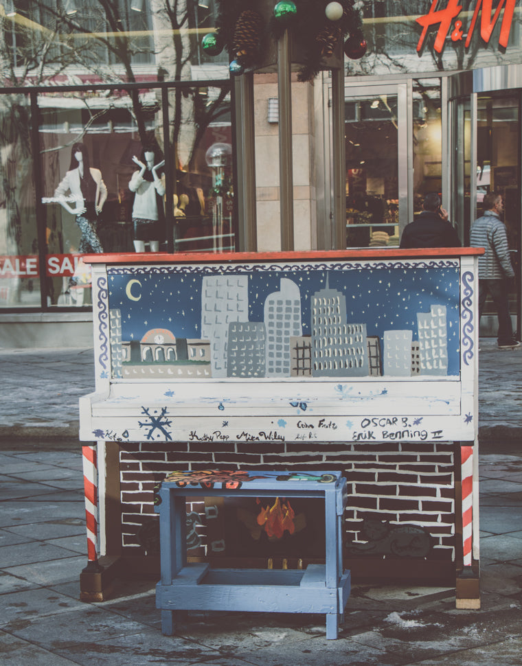 painted piano on 16th street mall denver colorado