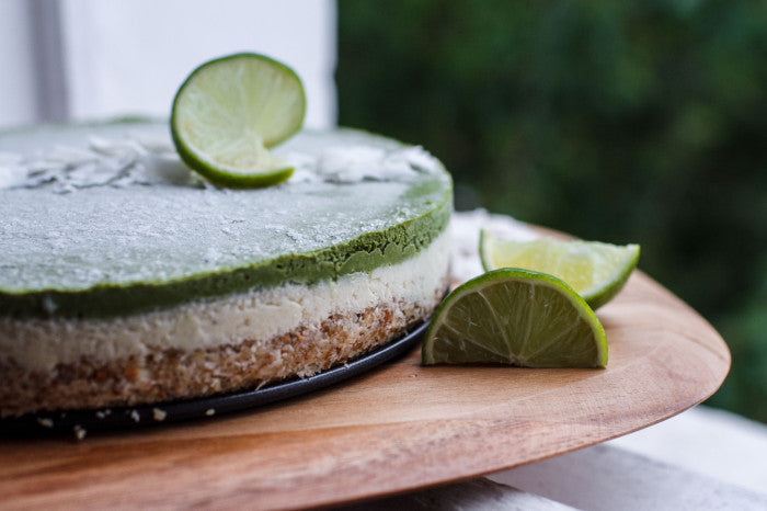 Refreshing and healthy matcha lime cheesecake for the Holidays, with the blend of tangy pineapples and lime, the sweet creamy coconut, and the earthy matcha.