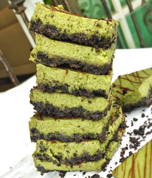 Soft and delicious Green Tea Oreo Cheesecake Bars made with the earthy matcha powder, complementary with the bittersweet Oreos