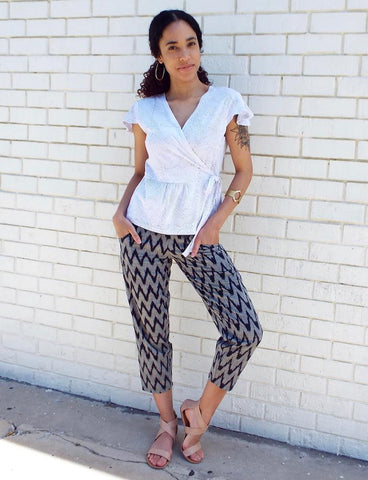 With their neutral colors, zigzag pattern, and mid-calf leg, these Gray Chevron Crop Pants from Passion Lilie strike the perfect balance of style and sophistication.