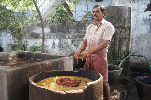 Natural dyeing of fabrics: kalamkari