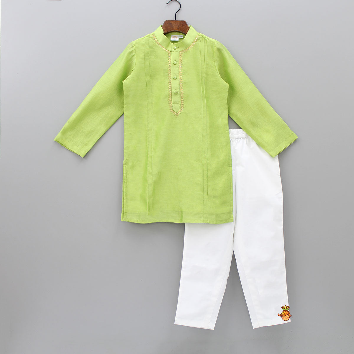 Pre Order: Pin Tuck Detailed Sequin Work Green Kurta And Pyjama