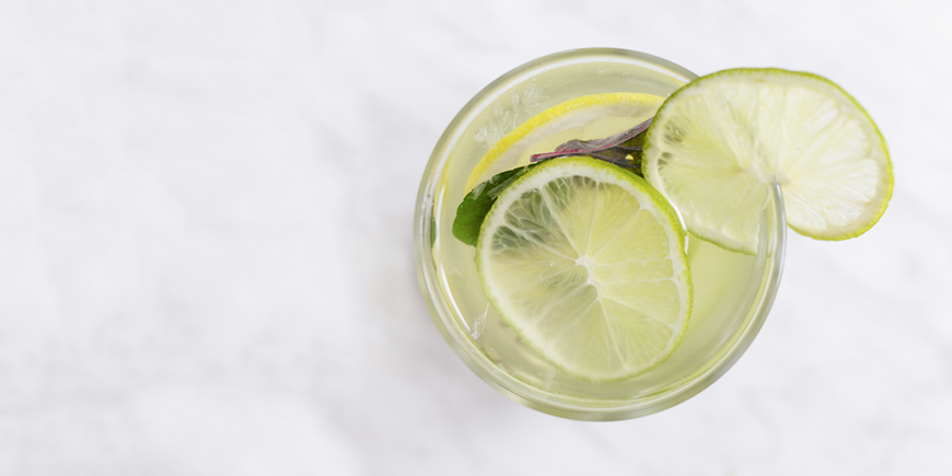 verre d'eau au citron mauvais pour les dents