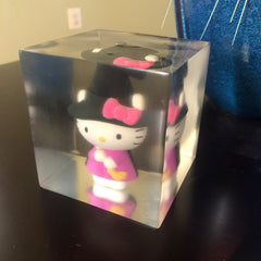 Hello Kitty resin cube