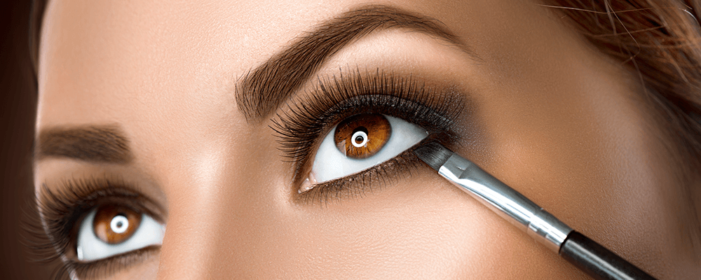Tu maquillaje podría estar dañando tu vista | Ópticas Lux – Ópticas LUX, Ve  Más Allá