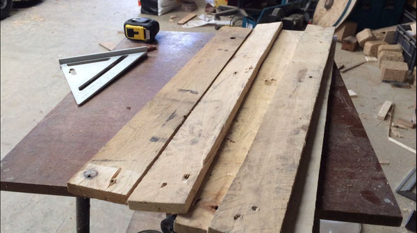Fabriquer un lustre industriel étape 1 la découpe des planches de bois