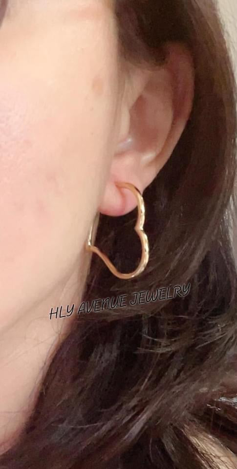 18k Japan Gold Open Heart Hoop Earrings