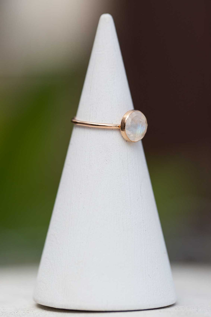 Moonstone Large Ring - Kariella