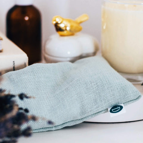 Deerieo 100% natural Lavender and Flaxseed eye pillow in duck egg colour made of premium linen to help you relax and aid meditation.