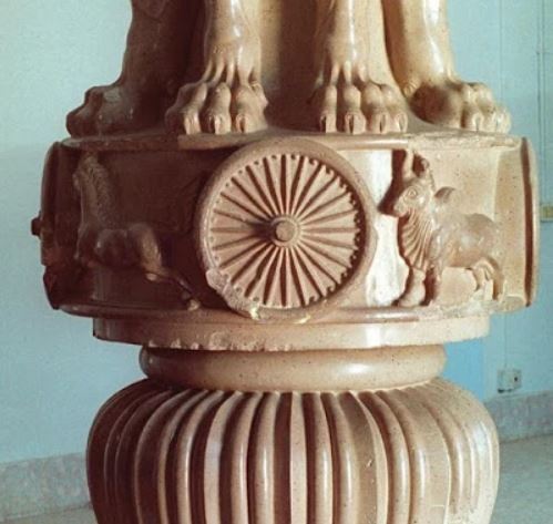 Bas statue roue dharmachakra